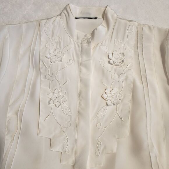 Unbranded Womens Cream Colored Long Sleeve Button Front Blouse Size Small - Picture 4 of 10